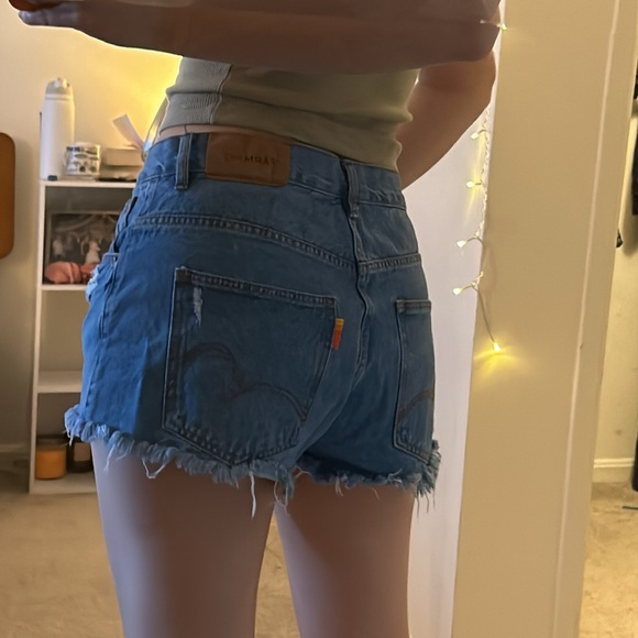 Mid Rise Farm Rio Shorts - Picture 6 of 7